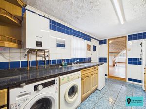 Kitchen- click for photo gallery